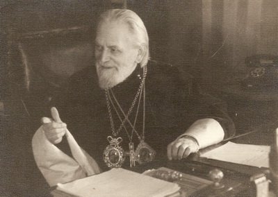 Митрополит Григорий (Чуков) в своем кабинете в Свято-Духовском корпусе Александро-Невской Лавры 