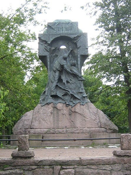 Памятник героям эскадренного миноносца «Стерегущий»